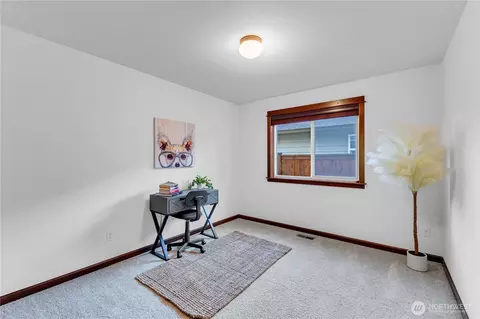 Bedroom - 15530 Sunset Rd, Bothell, WA 98012 photo 3 of 4