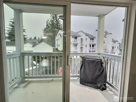 Exterior - 11325 19th Ave SE #C-211, Everett, WA 98208 photo 1 of 3