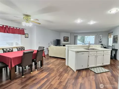 Dining - 11325 19th Ave SE #C-211, Everett, WA 98208 photo 3 of 3
