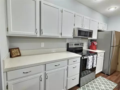 Kitchen - 11325 19th Ave SE #C-211, Everett, WA 98208 photo 3 of 4