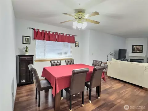 Dining - 11325 19th Ave SE #C-211, Everett, WA 98208 photo 2 of 3