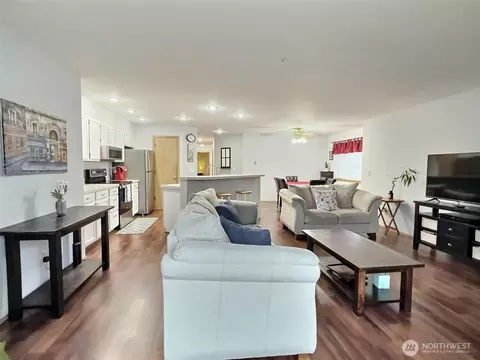 Living - 11325 19th Ave SE #C-211, Everett, WA 98208 photo 1 of 5