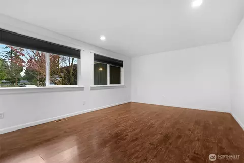 Living - 2105 100th St SE, Everett, WA 98208 photo 7 of 7