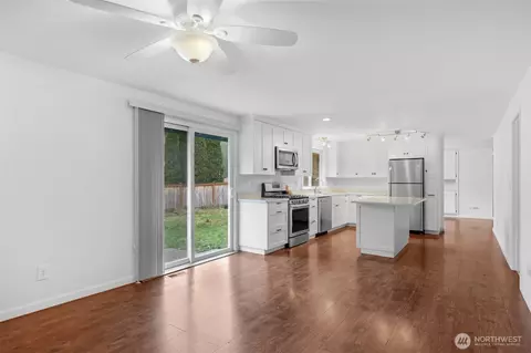 Living - 2105 100th St SE, Everett, WA 98208 photo 3 of 7