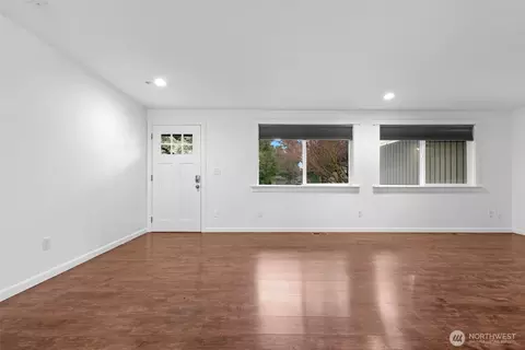 Living - 2105 100th St SE, Everett, WA 98208 photo 6 of 7