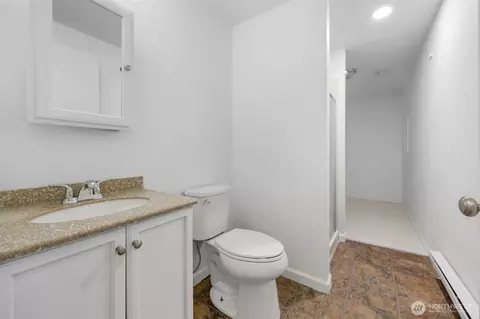 Bath - 2105 100th St SE, Everett, WA 98208 photo 1 of 4