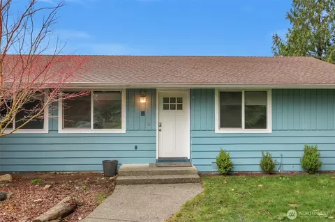 Exterior - 2105 100th St SE, Everett, WA 98208 photo 2 of 9