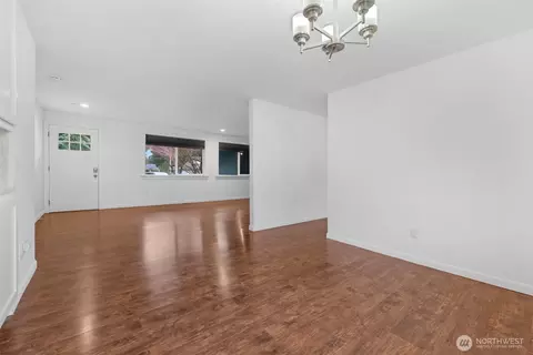 Living - 2105 100th St SE, Everett, WA 98208 photo 2 of 7