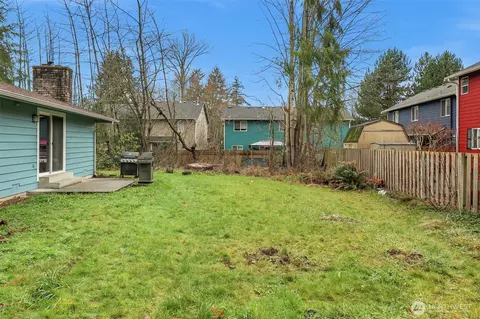 Exterior - 2105 100th St SE, Everett, WA 98208 photo 7 of 9