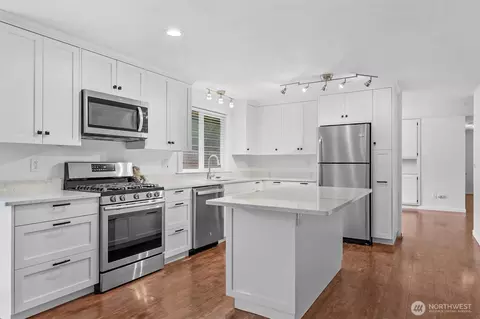 Kitchen - 2105 100th St SE, Everett, WA 98208 photo 2 of 4