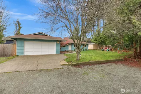 Exterior - 2105 100th St SE, Everett, WA 98208 photo 4 of 9