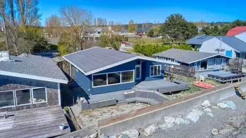 1561 Edwards Dr, Point Roberts, WA 98281