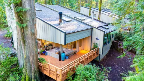 681 E Pointes Dr W, Shelton, WA 98584