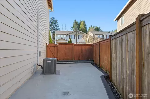 Exterior - 23215 SE Dr Se 27th, Bothell, WA 98021 photo 7 of 8