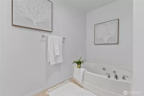 Bath - 23215 SE Dr Se 27th, Bothell, WA 98021 photo 3 of 5