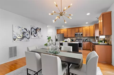 Dining - 23215 SE Dr Se 27th, Bothell, WA 98021 photo 1 of 2