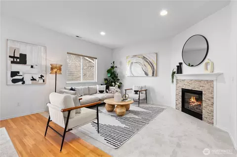 Living - 23215 SE Dr Se 27th, Bothell, WA 98021 photo 2 of 2
