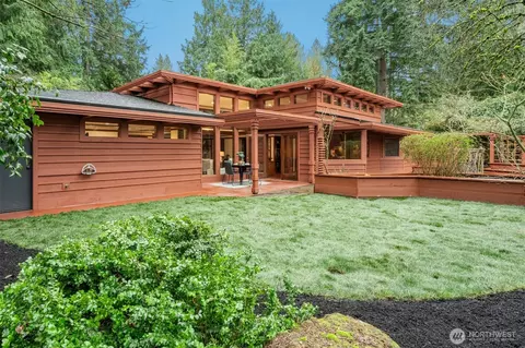 7102 NE 132nd St, Kirkland, WA 98034