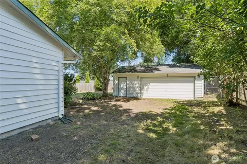 Exterior - 19520 Grannis Rd, Bothell, WA 98012 photo 5 of 7