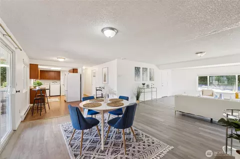 Dining - 19520 Grannis Rd, Bothell, WA 98012 photo 3 of 4