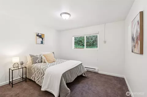 Bedroom - 19520 Grannis Rd, Bothell, WA 98012 photo 1 of 7