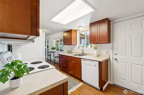 Kitchen - 19520 Grannis Rd, Bothell, WA 98012 photo 1 of 2