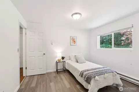 Bedroom - 19520 Grannis Rd, Bothell, WA 98012 photo 5 of 7