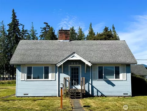 820 E 2nd St, Port Angeles, WA 98362