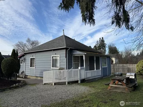 319 E Section St, Mount Vernon, WA 98273