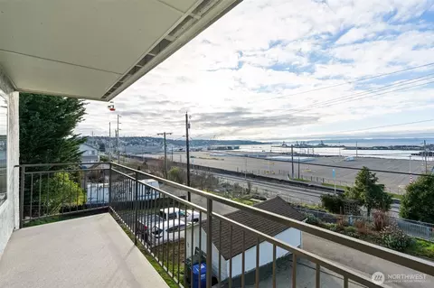View/Area - 2210 Grand Ave, Everett, WA 98201 photo 6 of 10