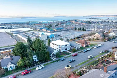 View/Area - 2210 Grand Ave, Everett, WA 98201 photo 2 of 10