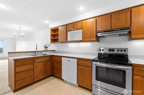 Kitchen - 2210 Grand Ave, Everett, WA 98201 photo 4 of 5