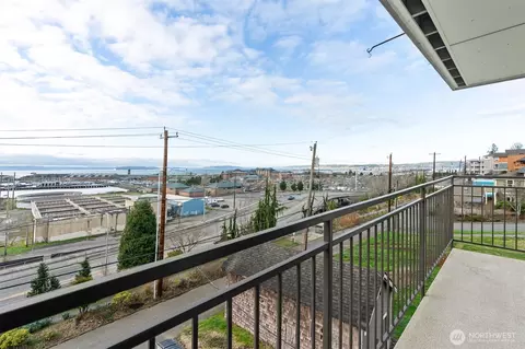 View/Area - 2210 Grand Ave, Everett, WA 98201 photo 5 of 10