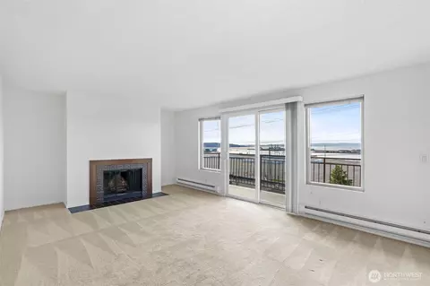 Living - 2210 Grand Ave, Everett, WA 98201 photo 2 of 4