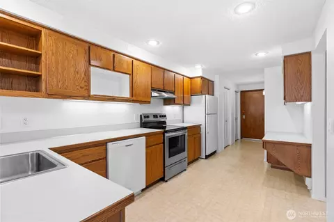 Kitchen - 2210 Grand Ave, Everett, WA 98201 photo 3 of 5