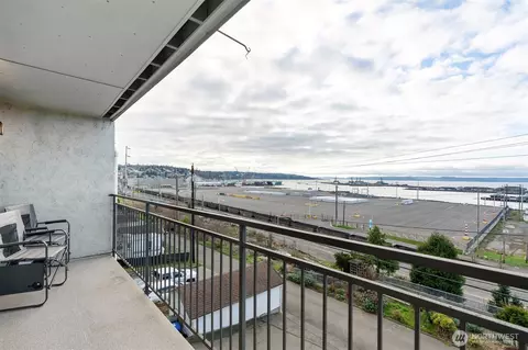 View/Area - 2210 Grand Ave, Everett, WA 98201 photo 4 of 10