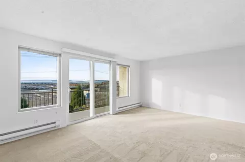 Living - 2210 Grand Ave, Everett, WA 98201 photo 3 of 4
