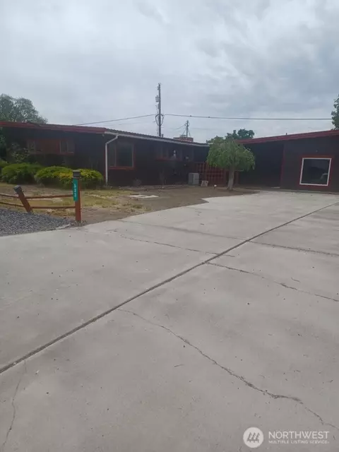 533 Fairchild Loop, Moses Lake, WA 98837