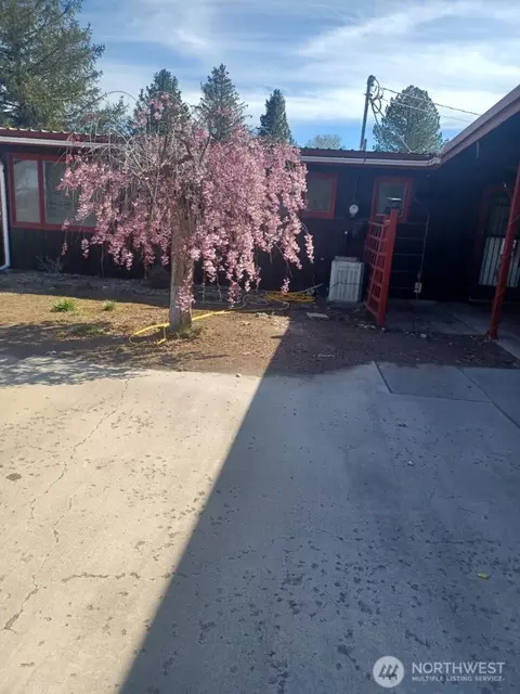 533 Fairchild Loop, Moses Lake, WA 98837