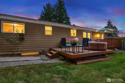 Exterior - 23318 3rd Pl W, Bothell, WA 98021 photo 3 of 7