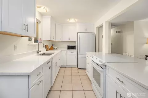 Kitchen - 23318 3rd Pl W, Bothell, WA 98021 photo 2 of 2