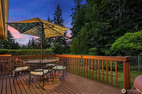 Exterior - 23318 3rd Pl W, Bothell, WA 98021 photo 6 of 7