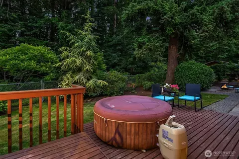 Exterior - 23318 3rd Pl W, Bothell, WA 98021 photo 5 of 7