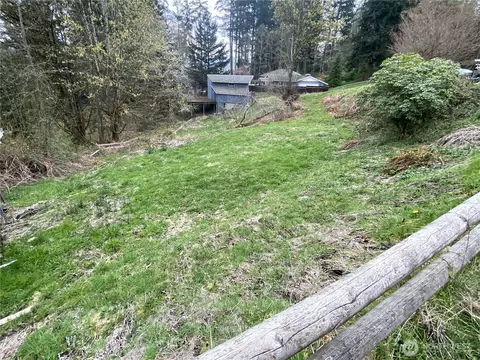 17600 SE Cougar Mountain Dr, Issaquah, WA 98027