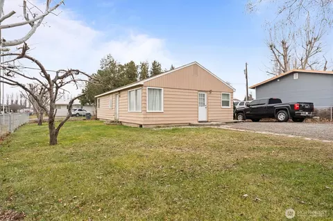 705 W 9th St, Warden, WA 98857
