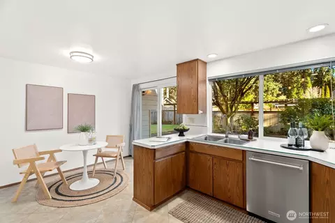 Kitchen - 19810 95th Ave NE, Bothell, WA 98011 photo 2 of 5