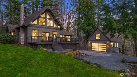 25112 SE 17th St, Sammamish, WA 98075