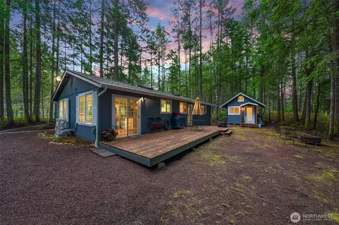 121 N Chinook Dr N, Hoodsport, WA 98548