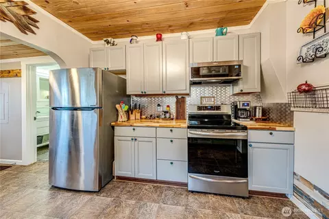 Kitchen - 1116 E Marine View Dr, Everett, WA 98201 photo 5 of 5