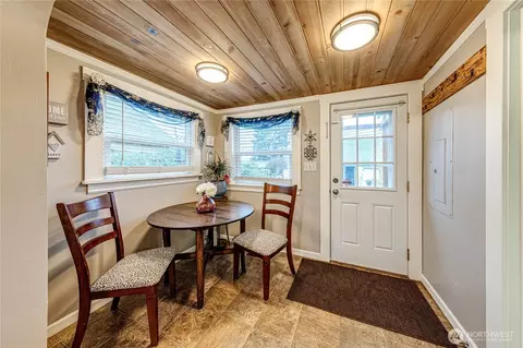 Entry Way - 1116 E Marine View Dr, Everett, WA 98201 photo 3 of 3